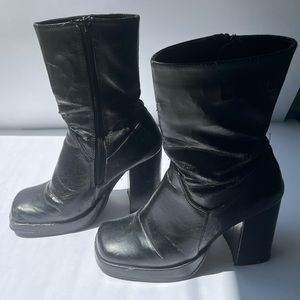 super chic 90s black pleather heeled boots